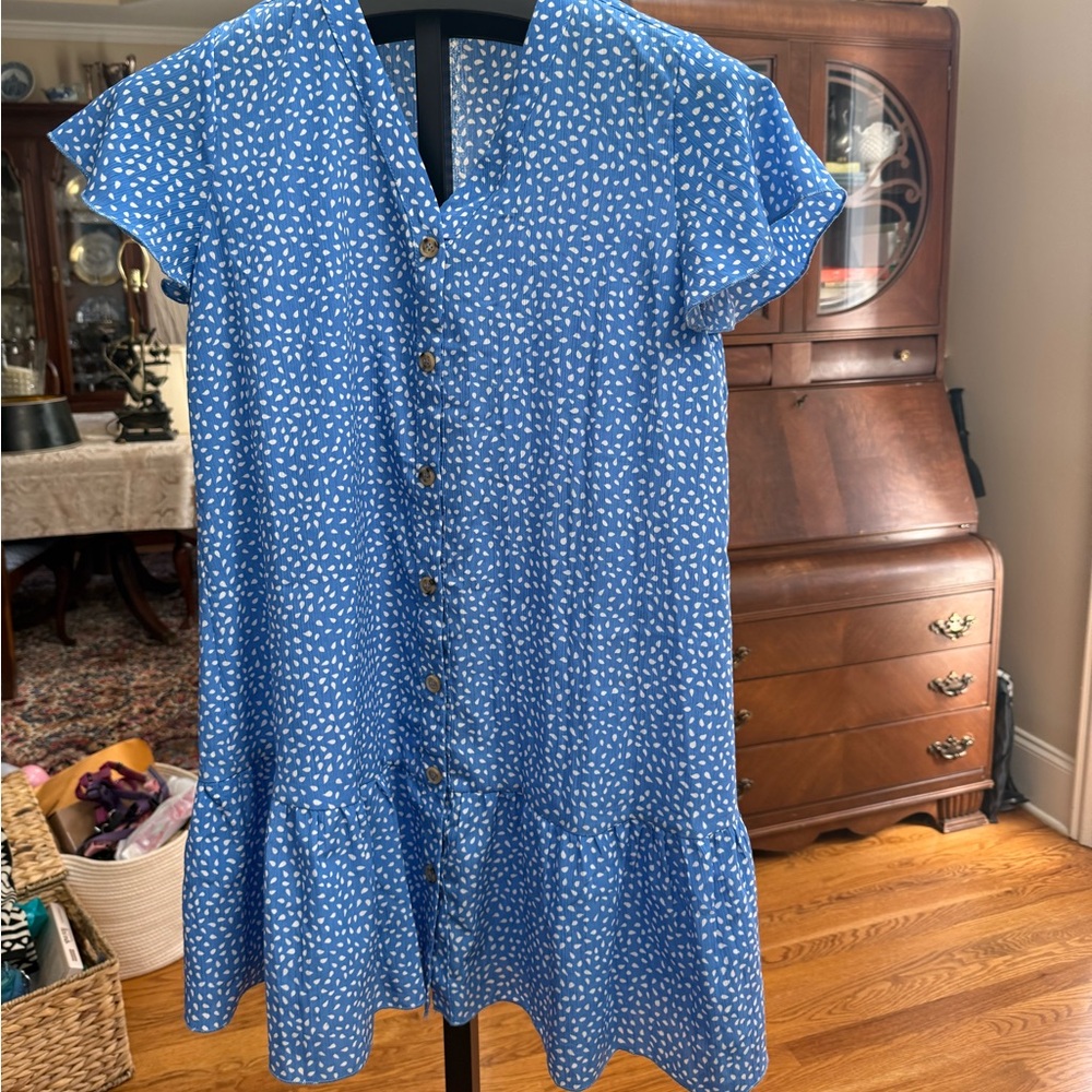 Dress by Imysty with ruffled sleeves and lower ruffle M